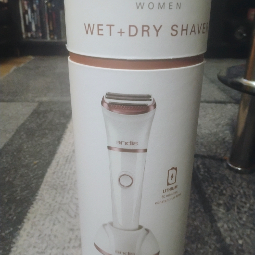 Andis Women's Wet + Dry Shaver in White and Rose Gold
